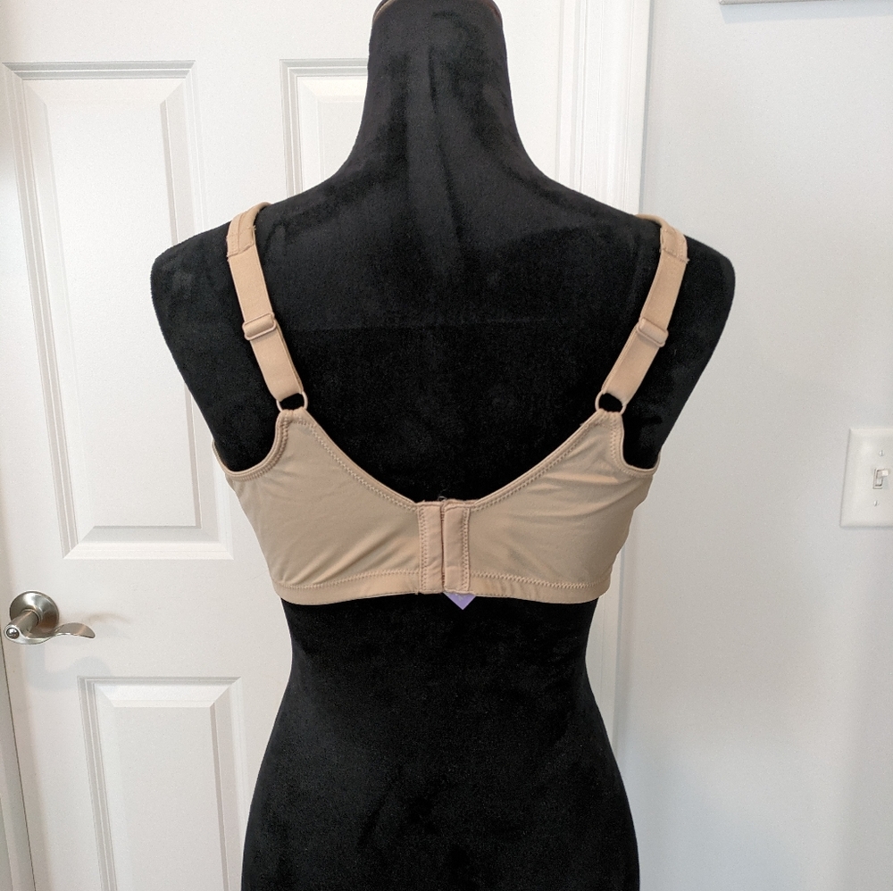 Women's Size 42 DD Bra New - Picture 2 of 2